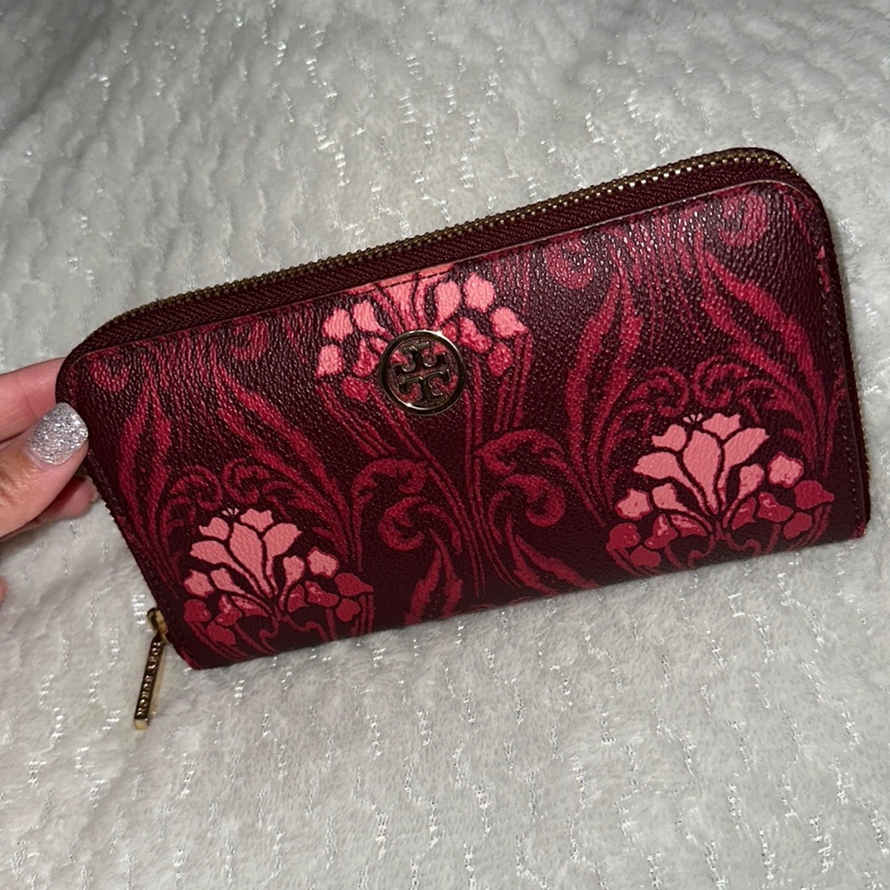 SOLD on Mercari 🚫 Tory Burch Continental wallet